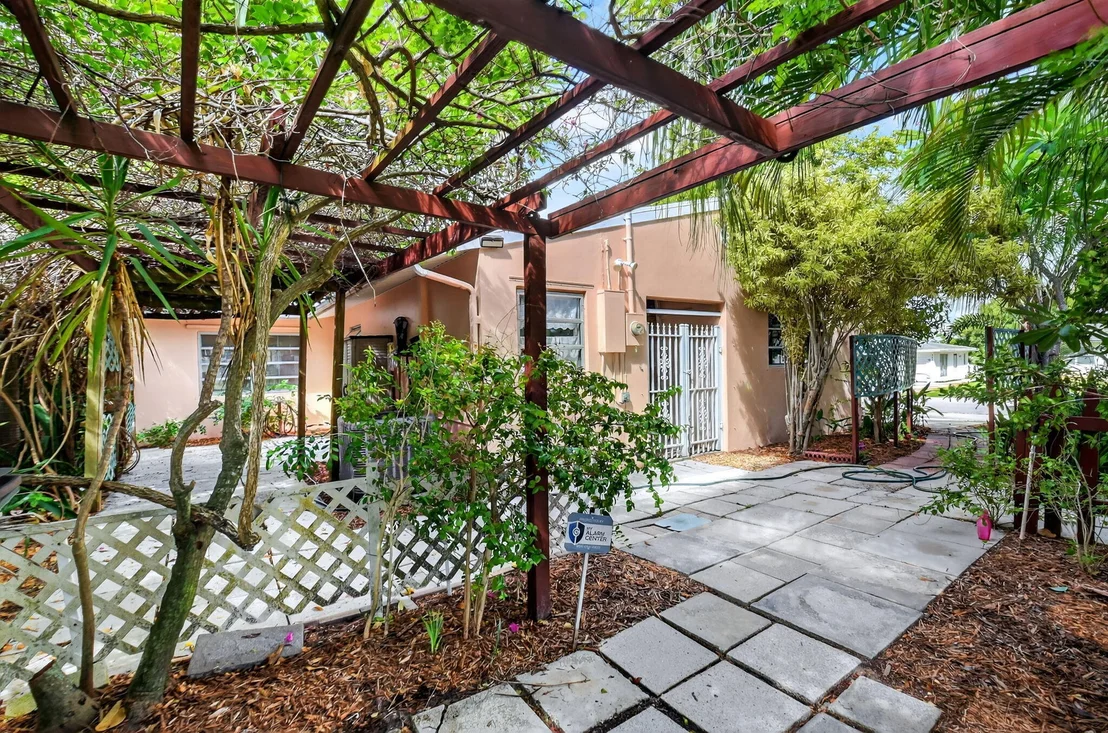 Photo of 702 Sunset Drive