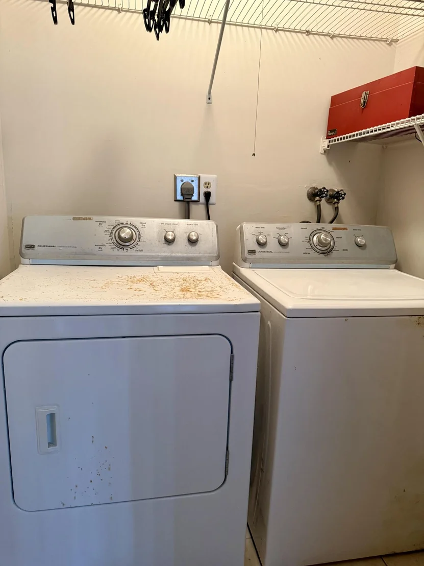 Photo of 470 Capri J