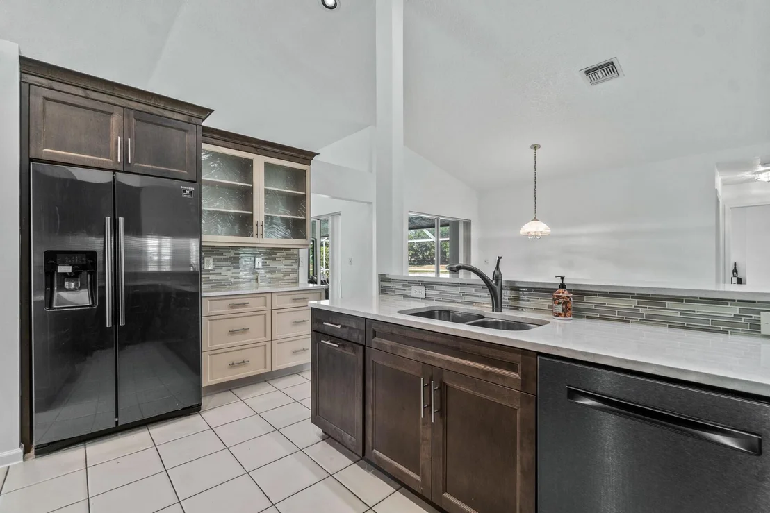 Photo of 18330 Lake Bend