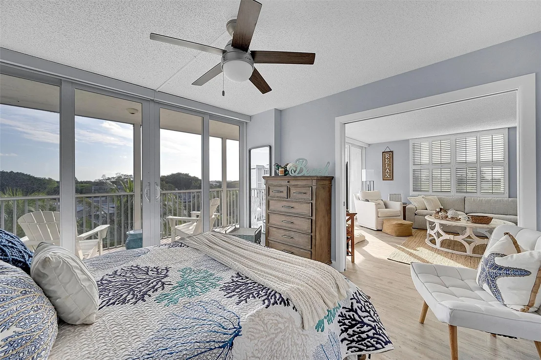 Photo of Unit 4607 at 1 Harbourside Drive