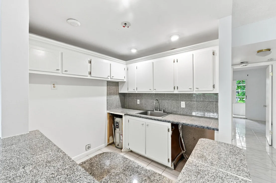 Photo of Unit 310 at 310 OAKRIDGE R Court