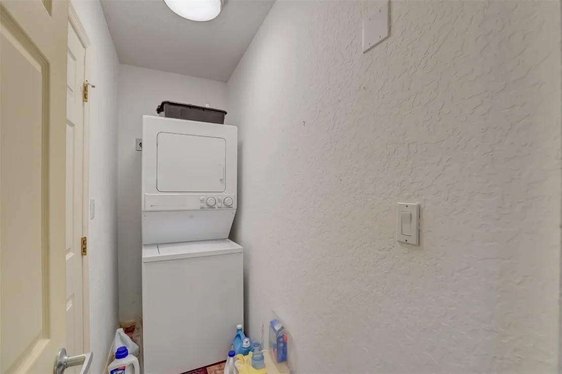 Photo of 305 S Riverside Drive
