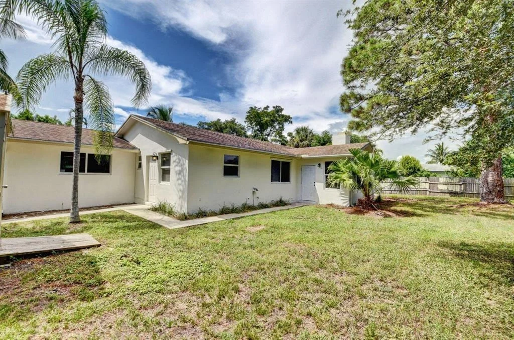 Photo of 15385 Monroe Road