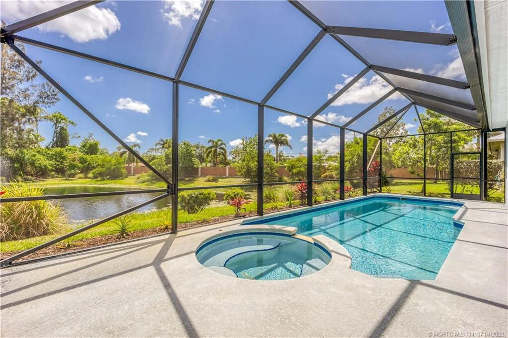 Photo of 2431 NW Hummingbird Circle