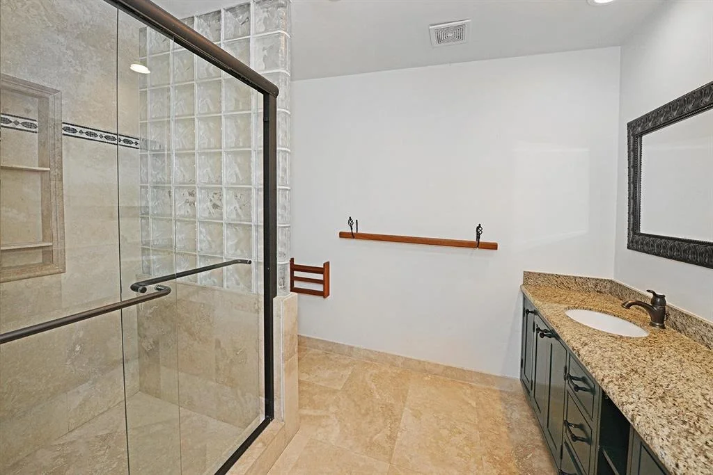 Photo of 4085 Georges Way