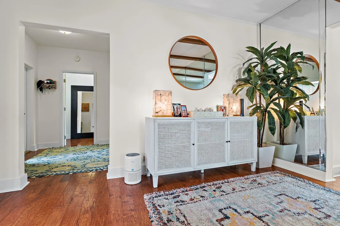 Photo of 715 Warren Drive