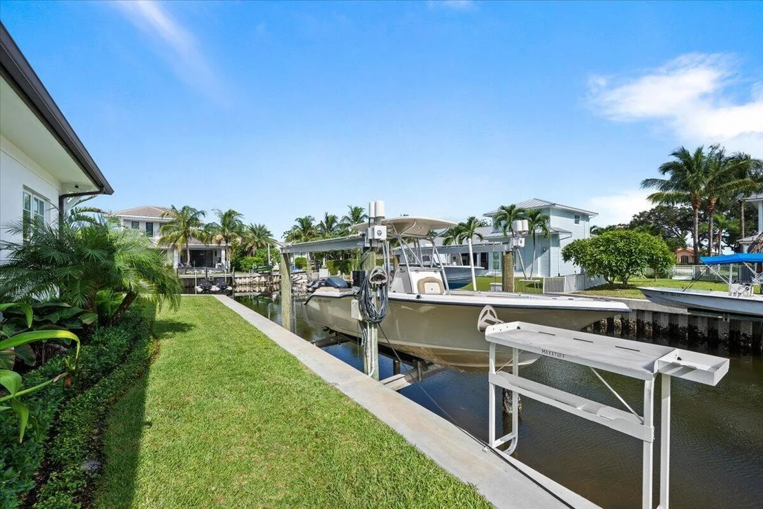 Photo of 934 N Loxahatchee Drive