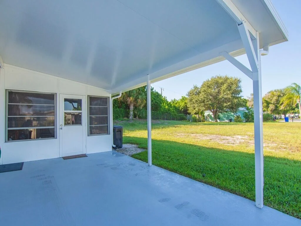 Photo of 385 NE Jade Circle