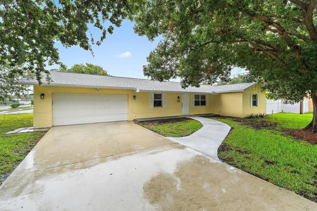 Photo of 678 Riverside Drive