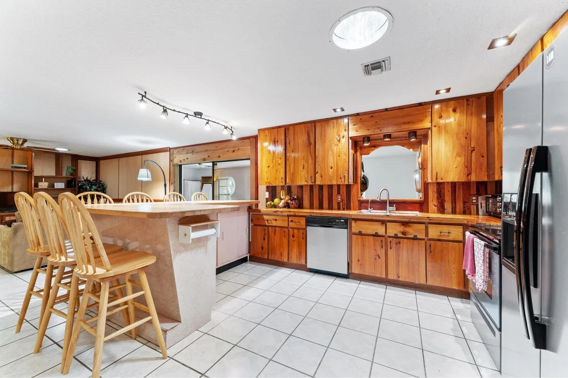 Photo of 3182 Custer Avenue