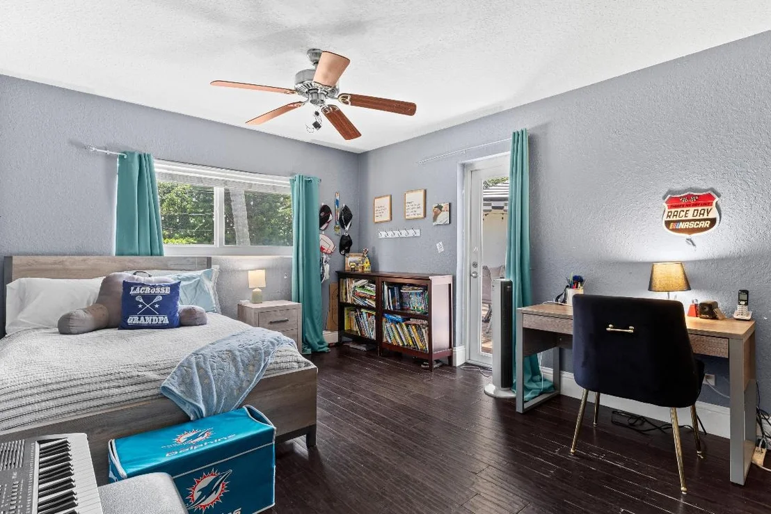 Photo of 912 Roberts Road