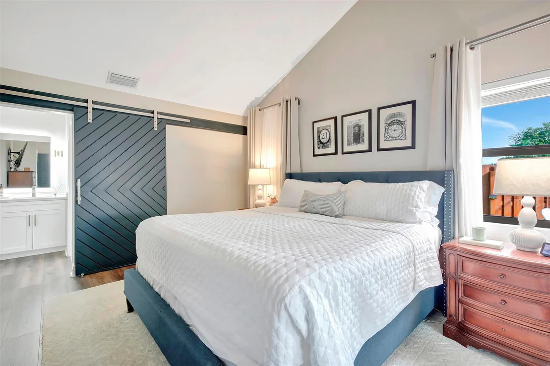 Photo of 2083 Augusta