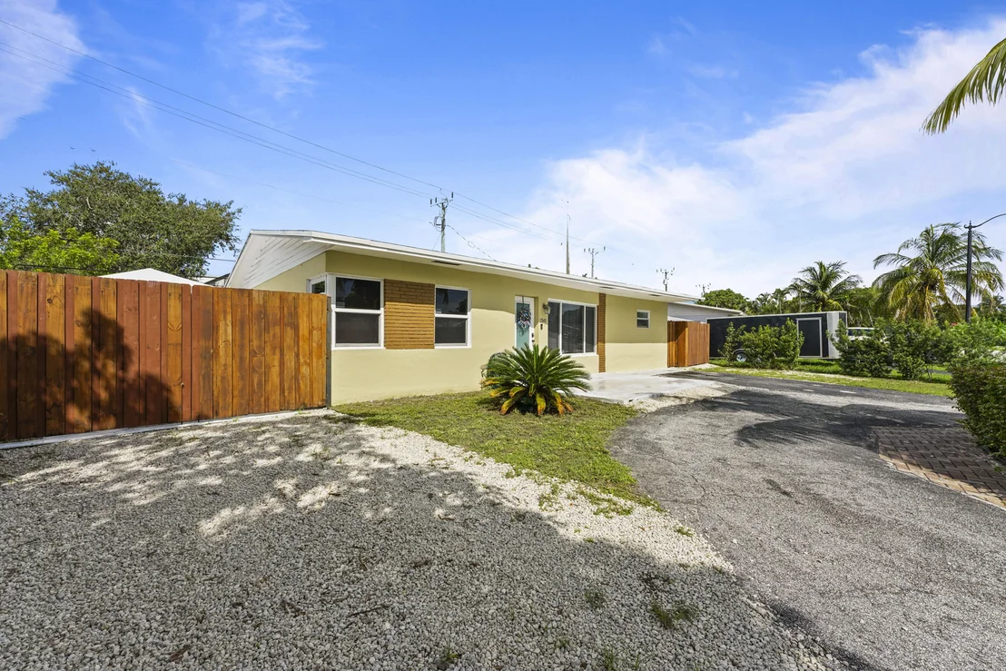 Photo of 2541 NE 7th Terrace