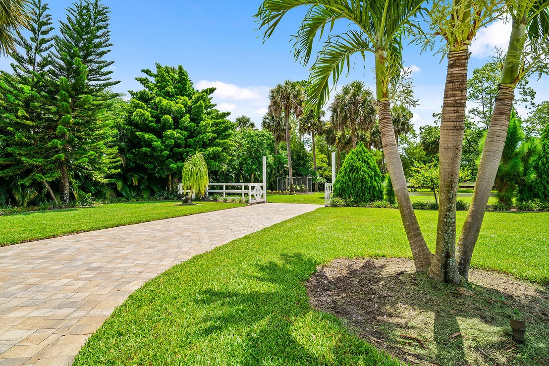 Photo of 6624 Dillman Road