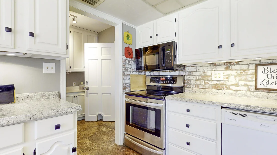 Photo of 1332 N Oak Ridge Drive