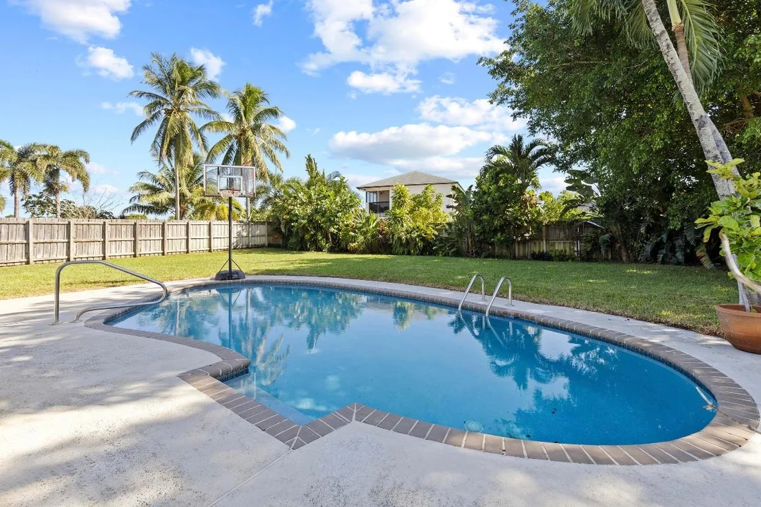 Photo of 836 NW 9th Way