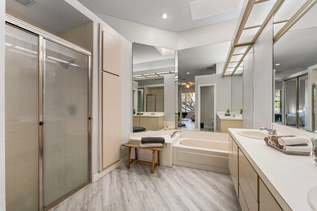 Photo of 100 Hampton Circle