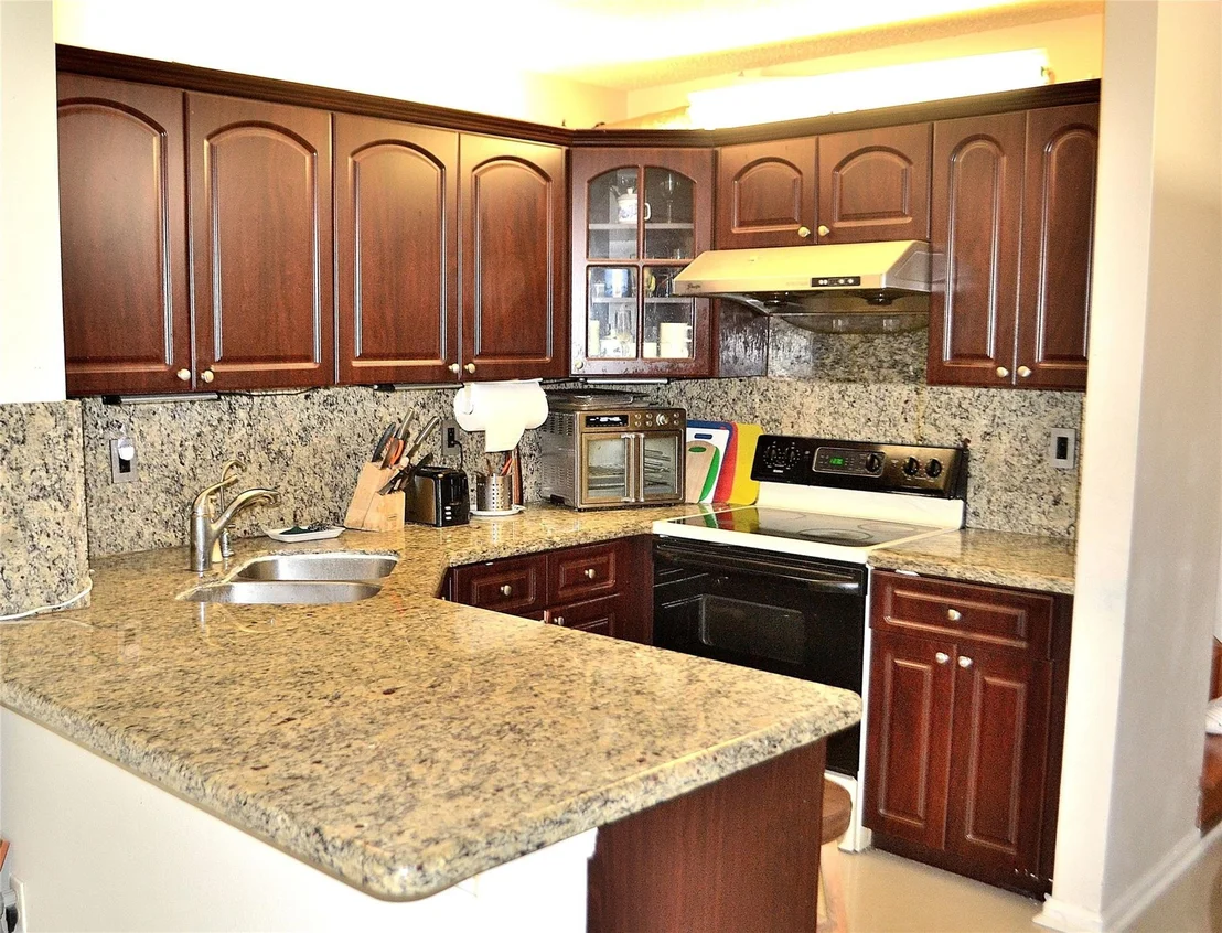 Photo of 570 Lakeside Circle