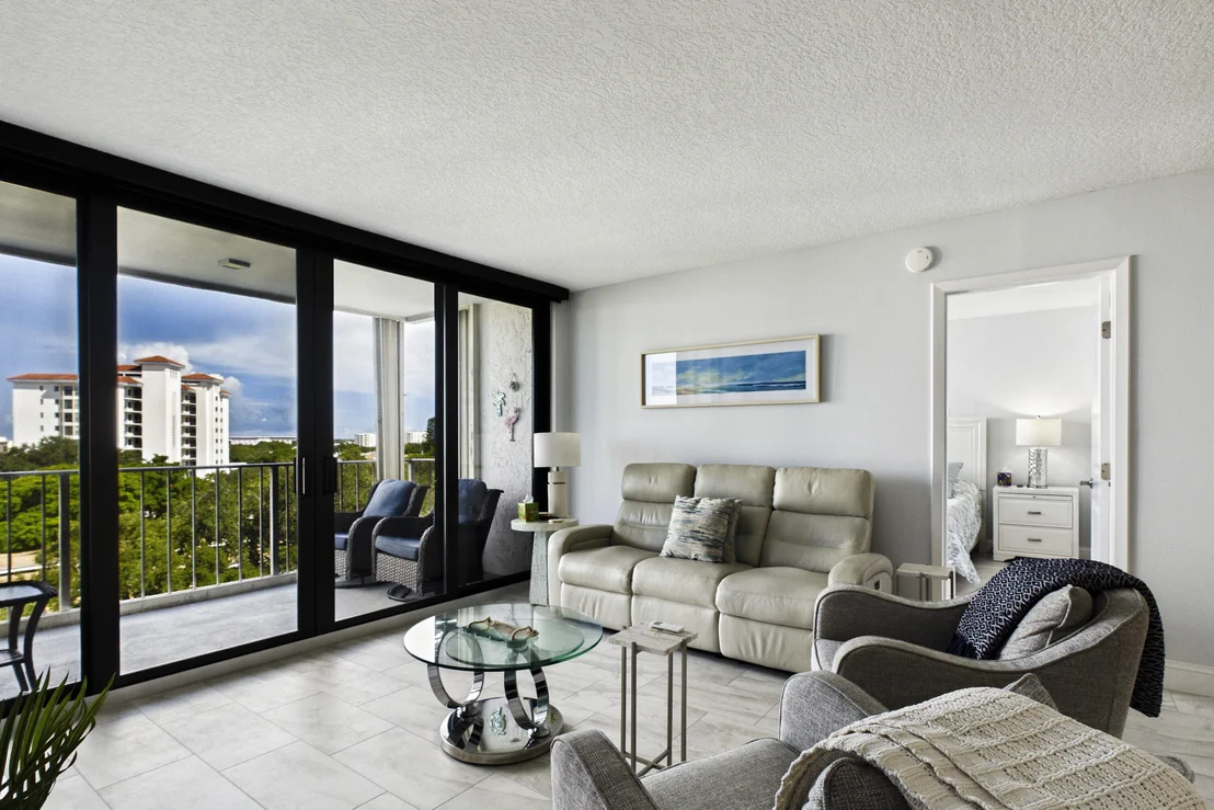 Photo of Unit 708 at 336 GOLFVIEW Road