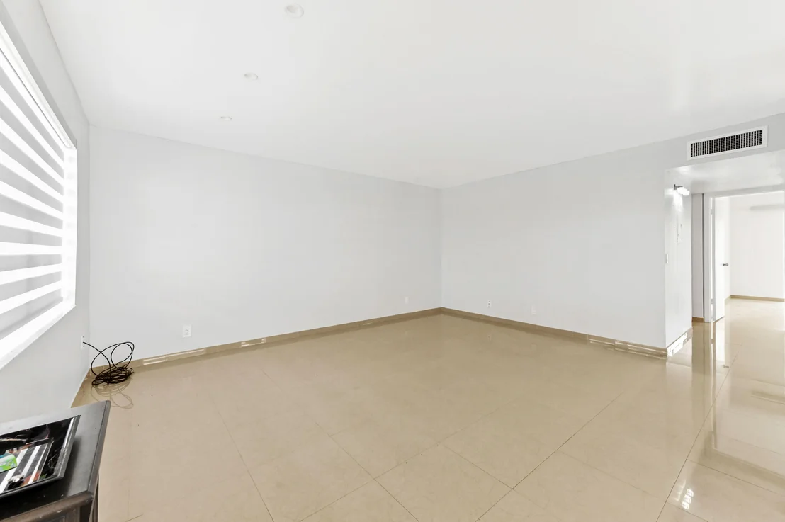 Photo of Unit J at 471 Capri