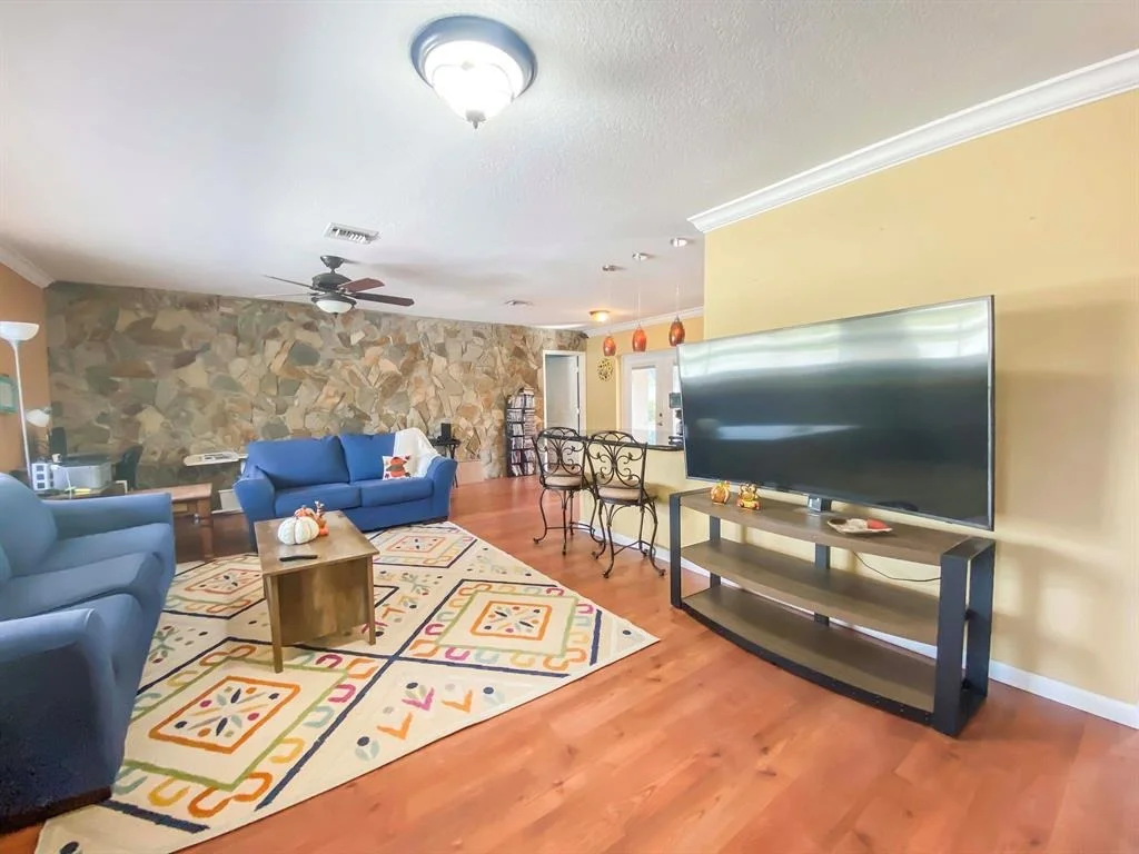 Photo of 109 W Pine Tree Avenue