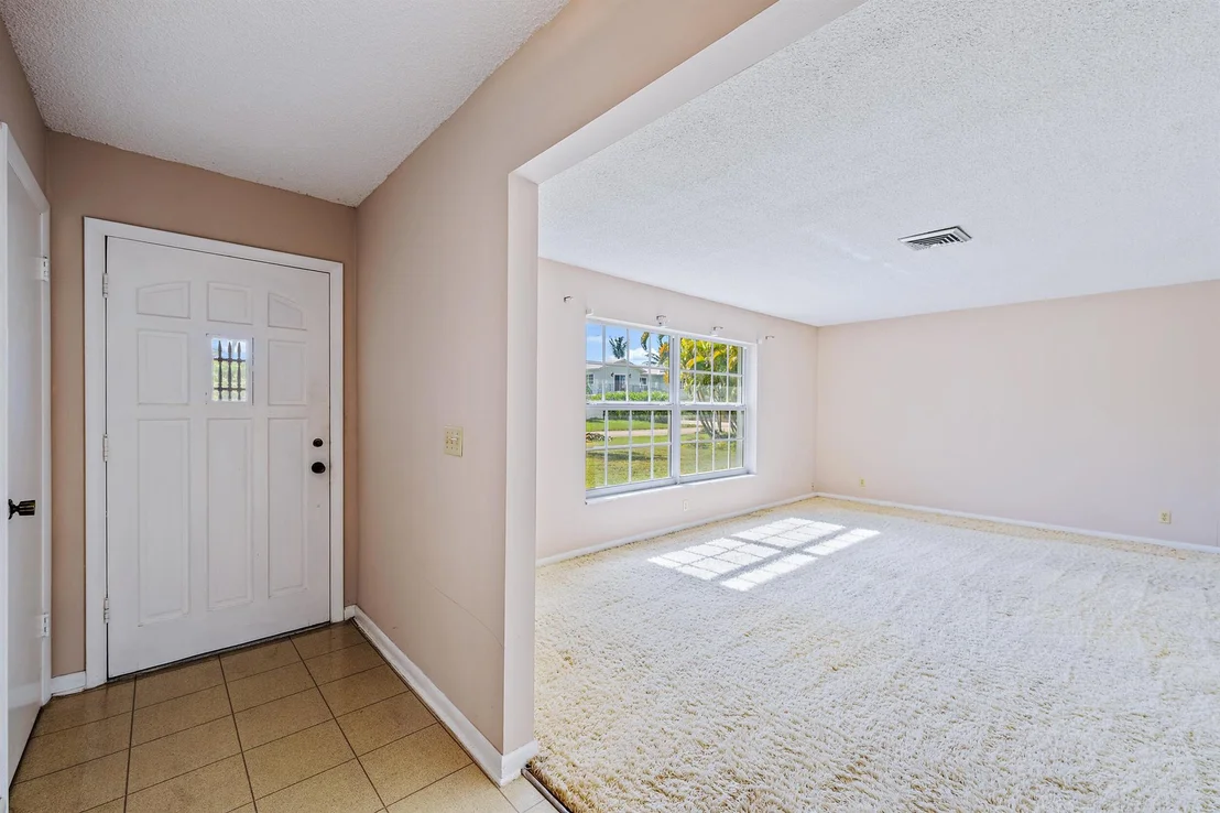 Photo of 19359 Gulfstream Drive