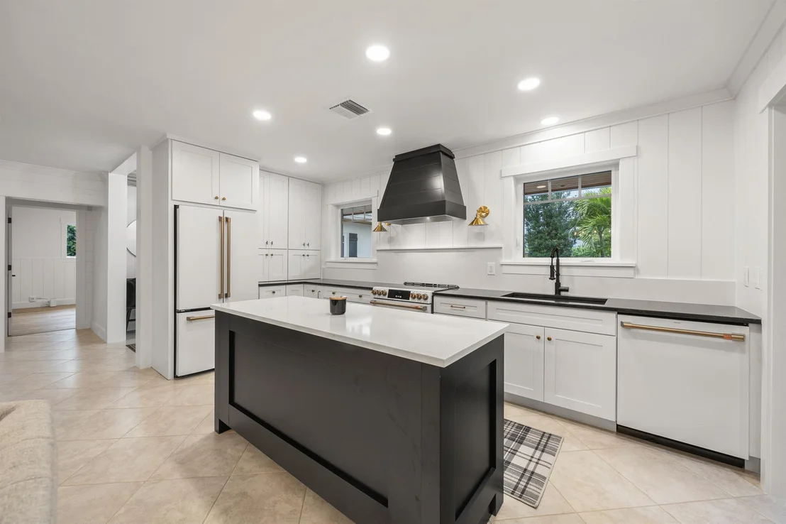 Photo of 370 Mars Avenue