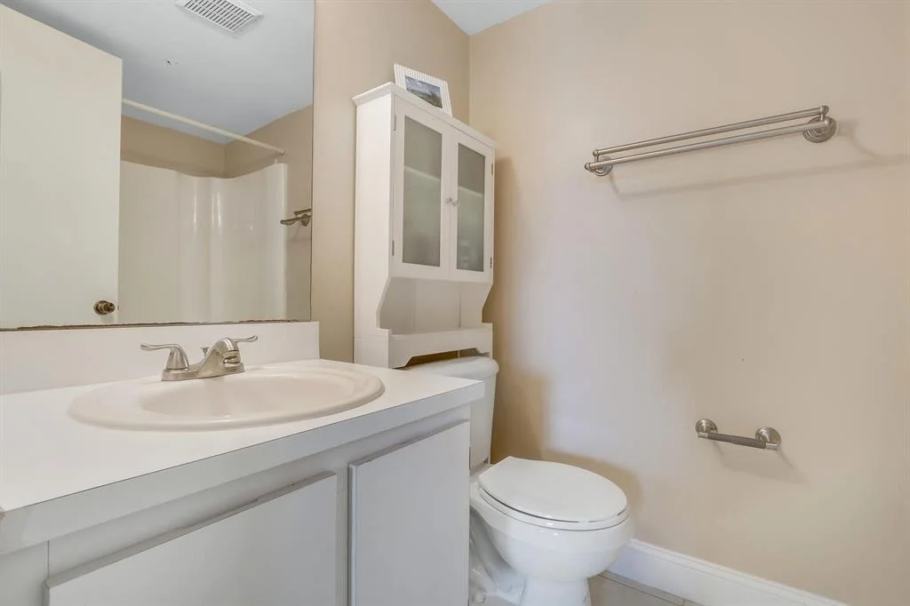 Photo of Unit D at 501 Pinecrest Circle