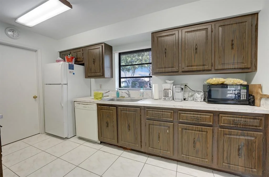 Photo of Unit B at 4761 Greentree Crescent