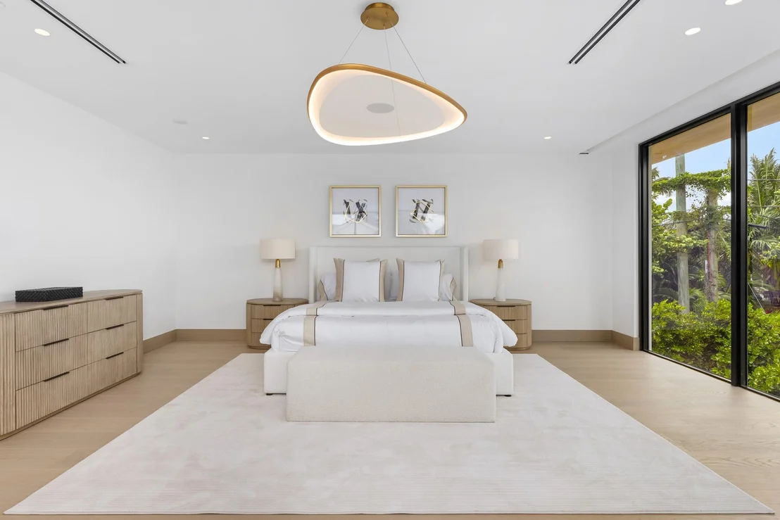 Photo of 1351 Cocoanut Road
