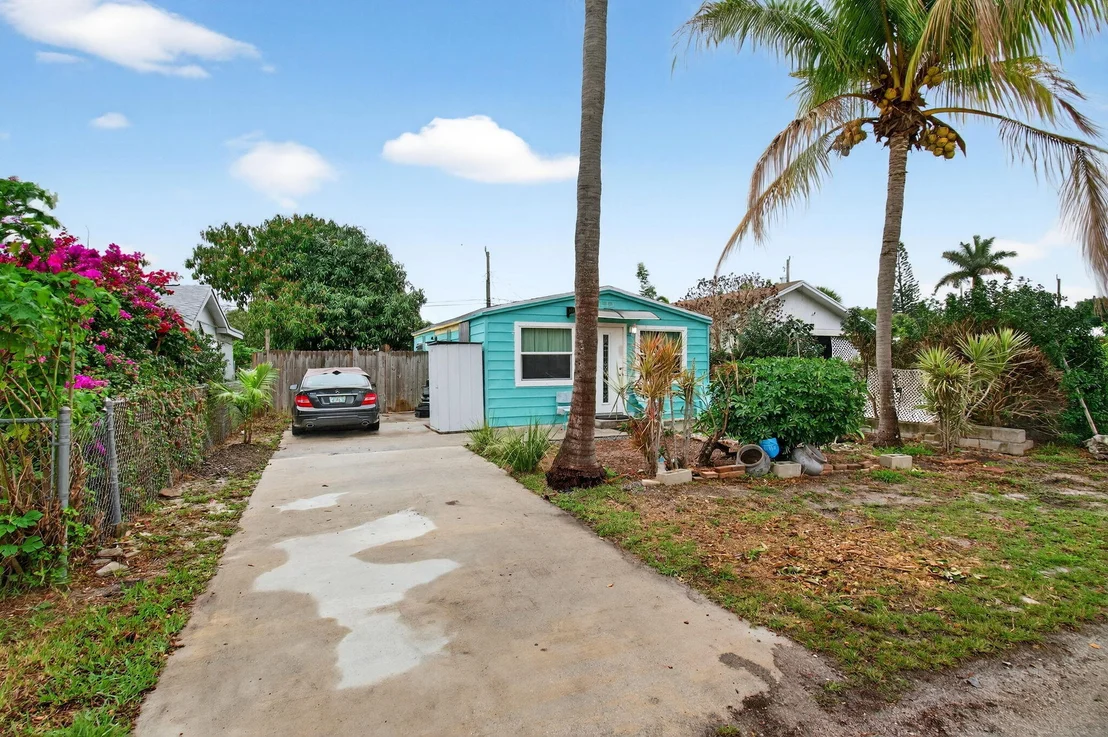 Photo of 1071 Peak Road