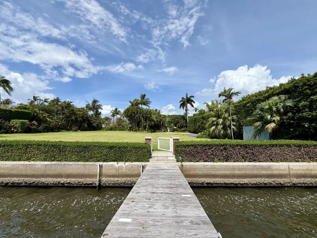 Photo of 690 Island Drive