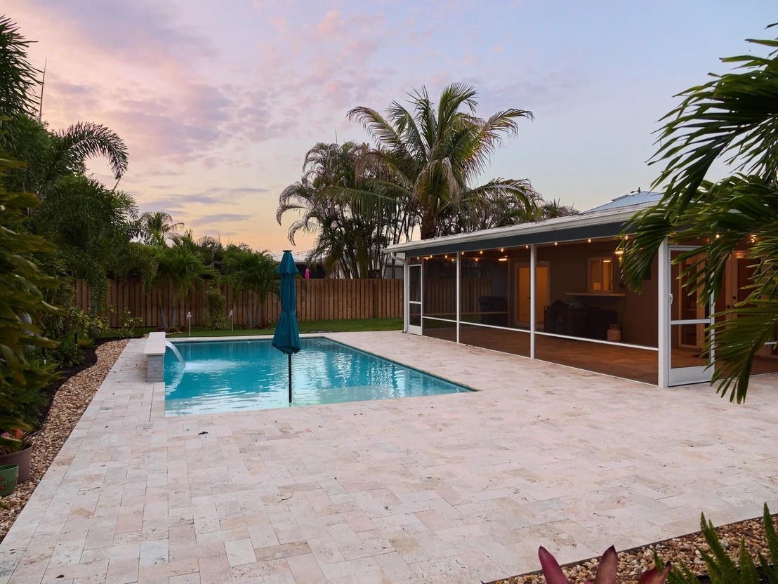 Photo of 304 Circle W