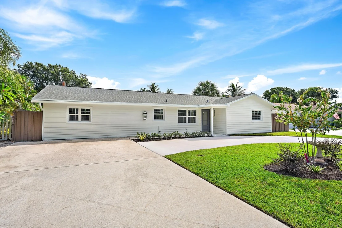 Photo of 109 E RIVERSIDE Drive