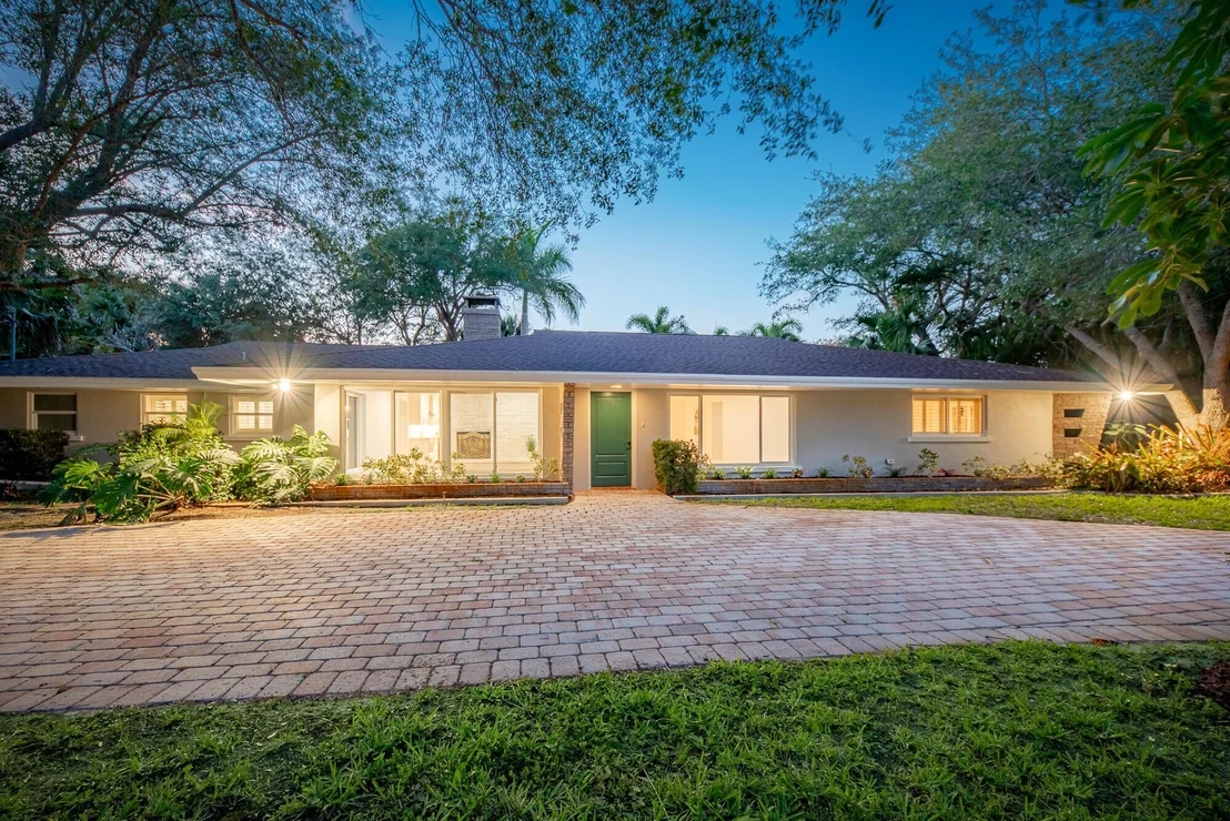Photo of 614 SW Overlook Dr Drive
