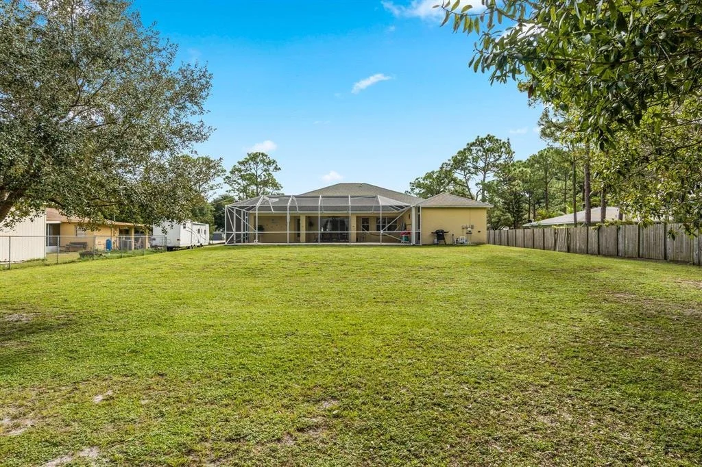 Photo of 5501 Pinetree Drive