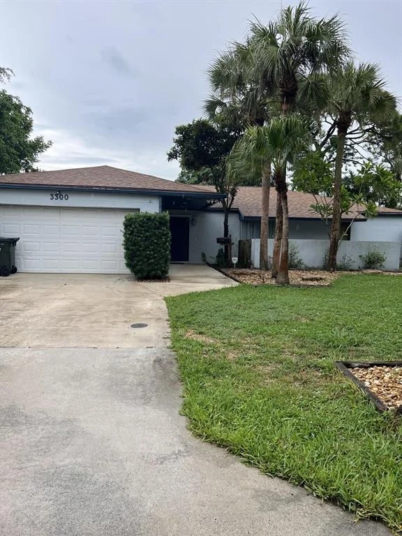 Photo of 3300 Avenue Serrant