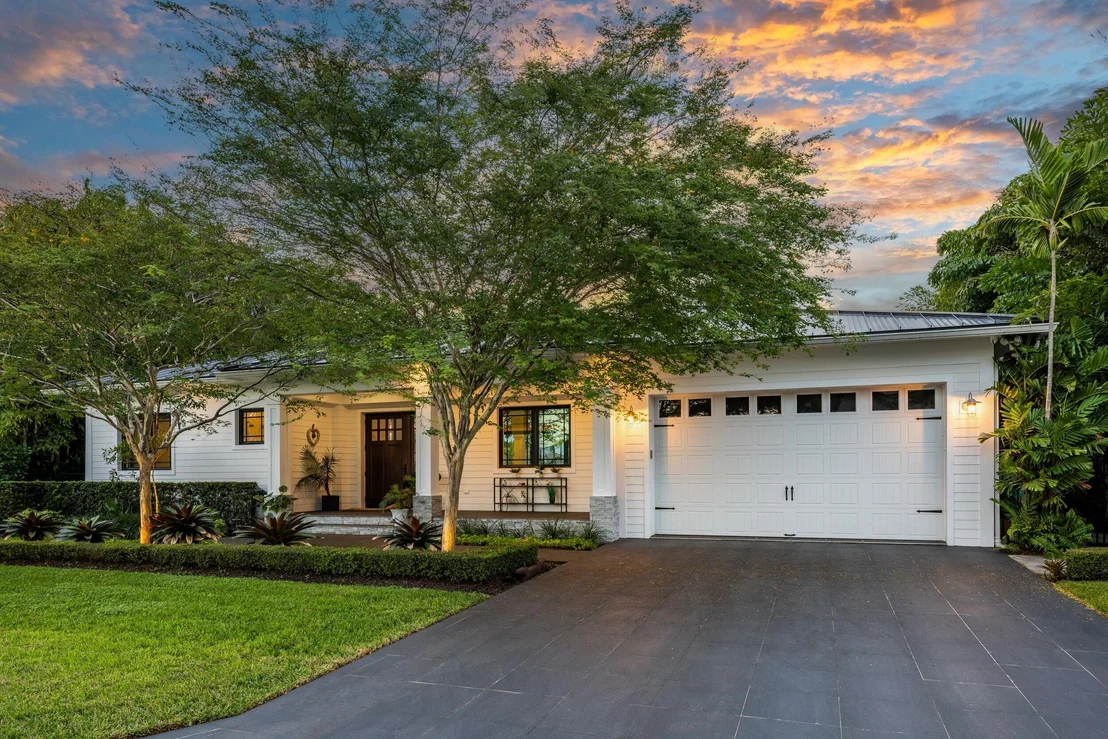 Photo of 940 Greenbriar Drive