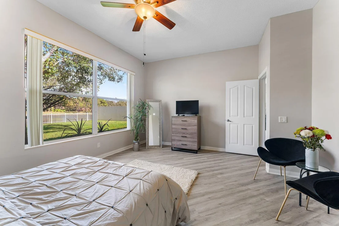 Photo of 100 Hampton Circle