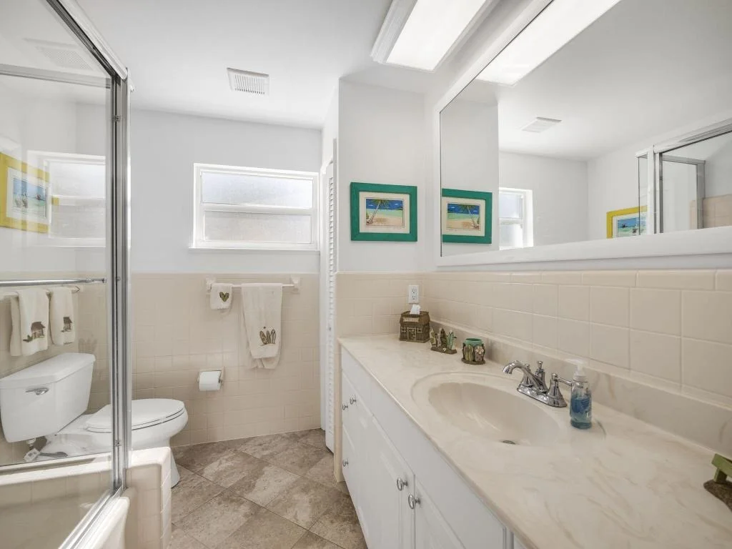 Photo of 1580 NW Lakeside Trail