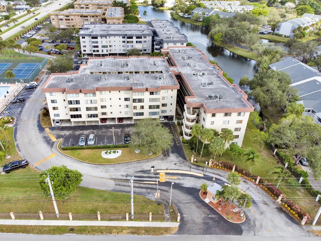 Photo of Unit 301 at 8000 Hampton Boulevard