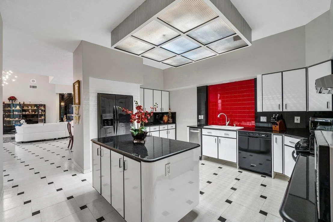 Photo of 648 Riviera Drive