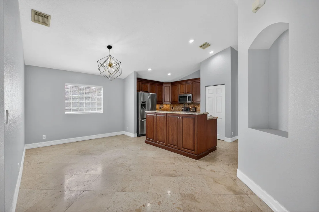 Photo of 6121 Spring Isles Boulevard