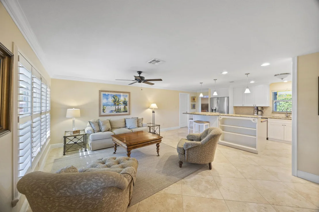 Photo of 435 Beacon Street