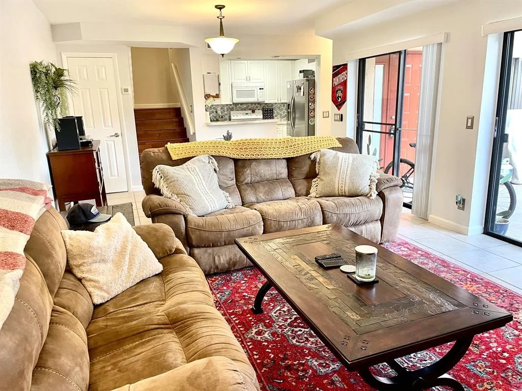 Photo of Unit B at 8171 Thames B Boulevard