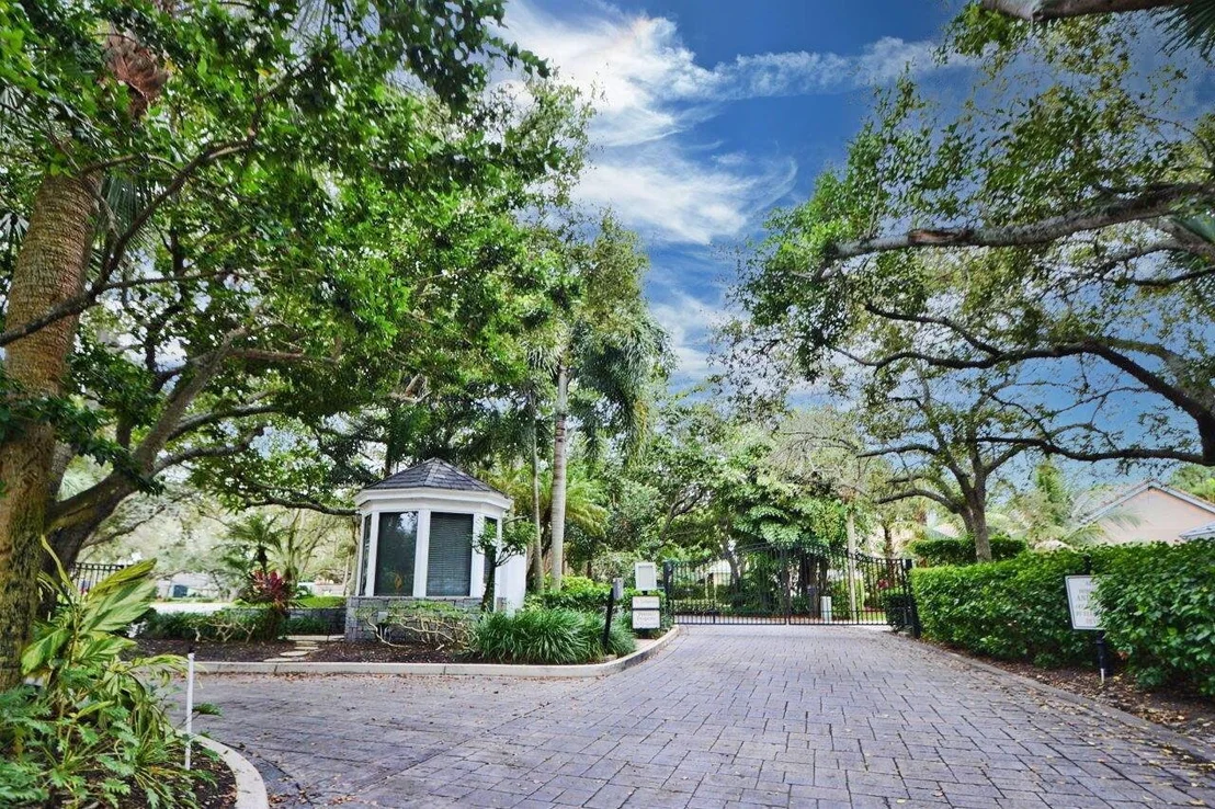 Photo of 2773 Hampton Circle S