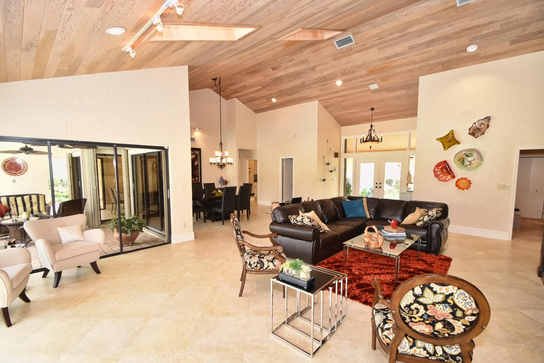 Photo of 3943 Live Oak Boulevard