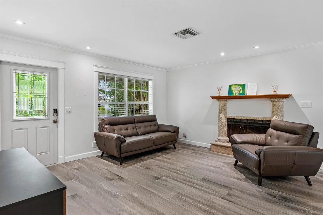 Photo of 165 Lakeside Drive