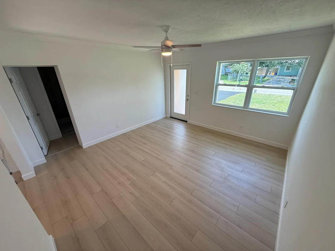 Photo of 1417 Willow Road