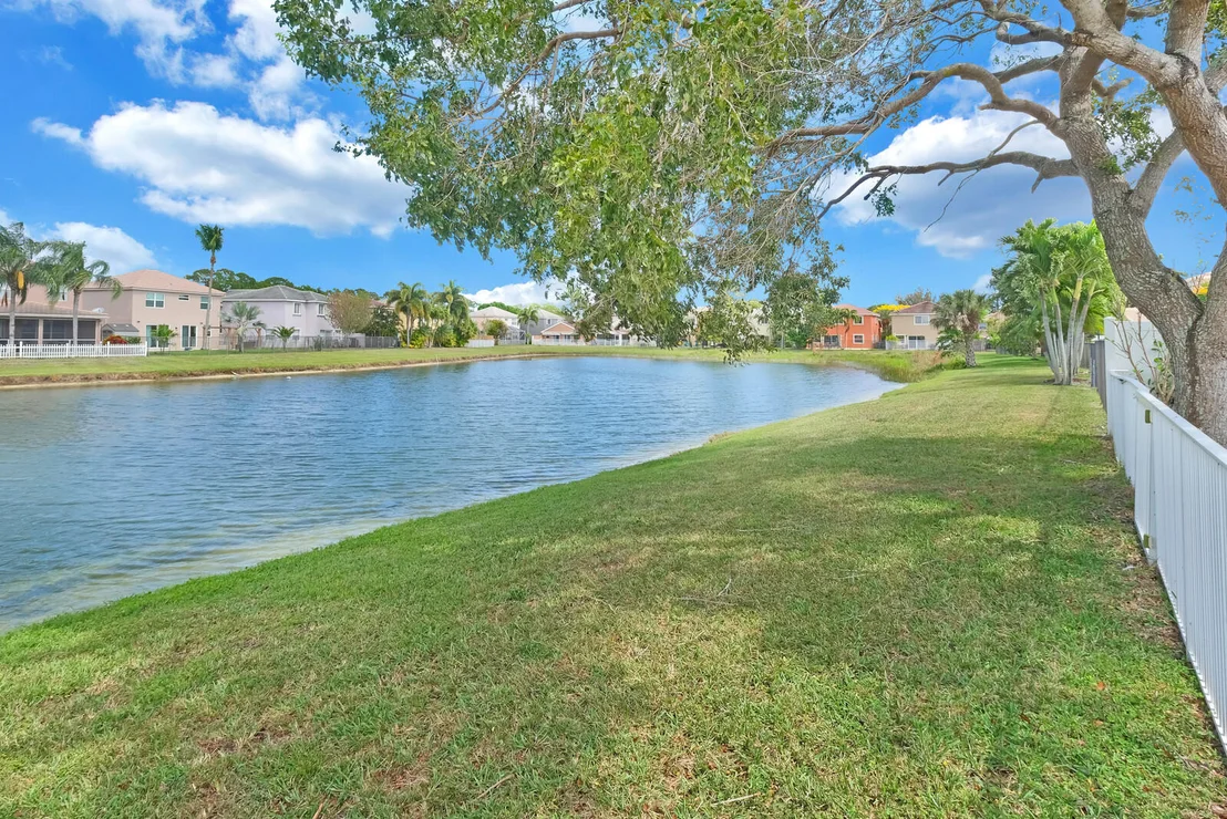 Photo of 6109 Spring Isles Boulevard